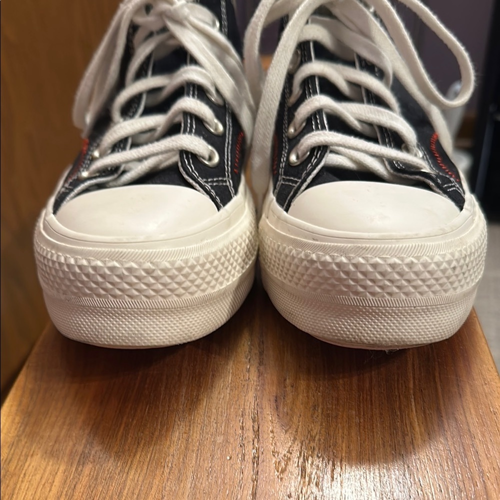 Converse Chuck Taylor All Star High-Tops with Flower Patch Pattern size 6.5. - Picture 4 of 15